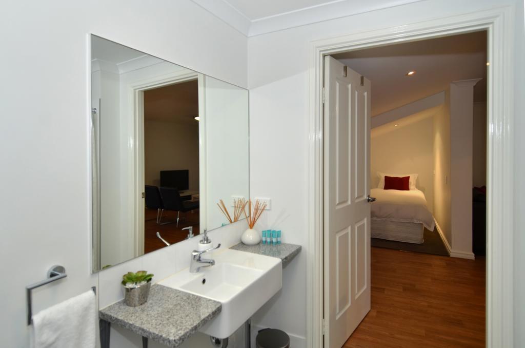 Albany Central Apartments Room photo